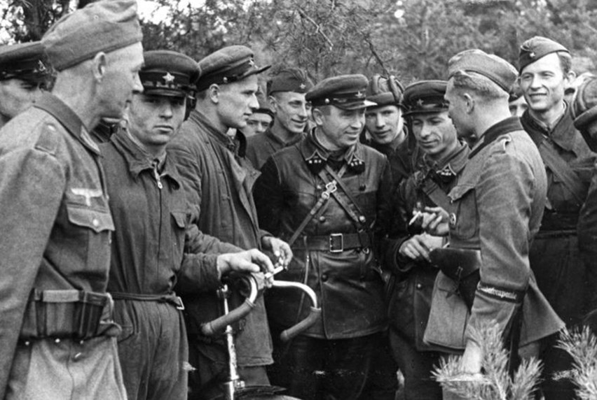 Spotkanie żołnierzy niemieckich i sowieckich w Brześciu nad...