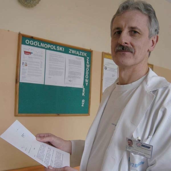 - Druki pozwów są wypełniane przez lekarzy - mówi Zdzisław Szramik.