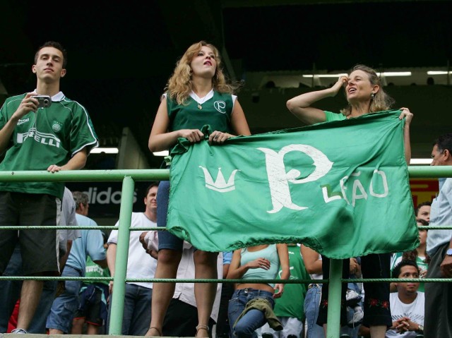 Rozgrywkami ligowymi interesują się zarówno kobiety, jak i mężczyźni. Futbol w Brazylii to niemal religia.