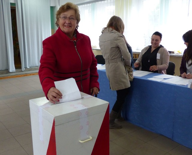 Pani Danuta Serafin po niedzielnej mszy głosowała w lokalu wyborczym w Szkole Podstawowej nr3 w Suchedniowie.