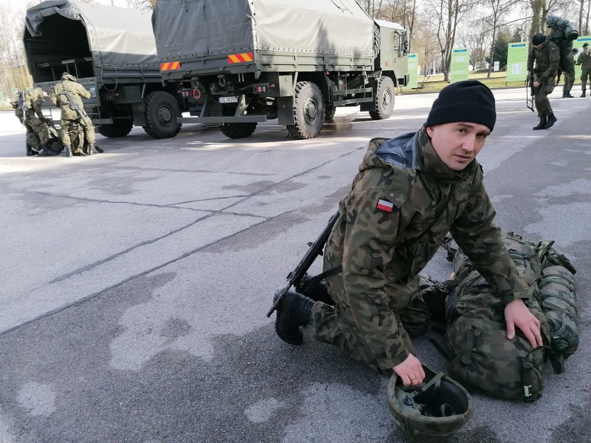 Żołnierze Obrony Terytorialnej z batalionów lekkiej piechoty w Radomiu i Grójcu szkolą się na Sadkowie i w Toruniu
