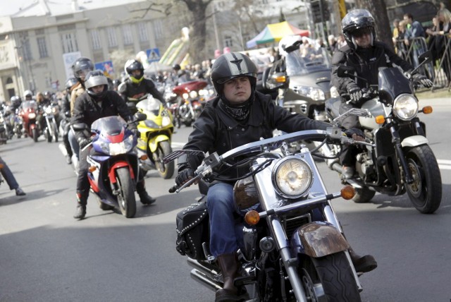 W kwietniu rozpocznie się sezon na zloty motocyklowe. Więcej jednośladów wyjedzie też na  ulice miast i drogi 