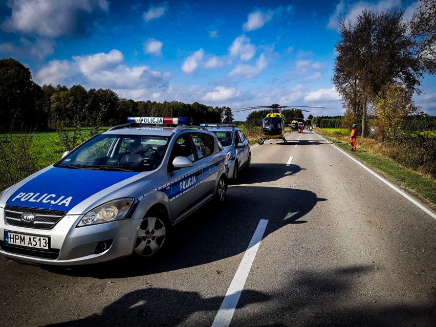 Szczuczyn - Wąsosz. Poważny wypadek w powiecie grajewskim. Pięciu mężczyzna z audi zostało rannych. Droga była zablokowana [ZDJĘCIA]