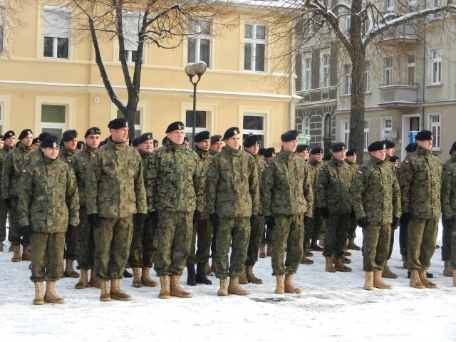 Na placu Bohaterów powitano ok. 200 żołnierzy, którzy powrócili z Kosowa
