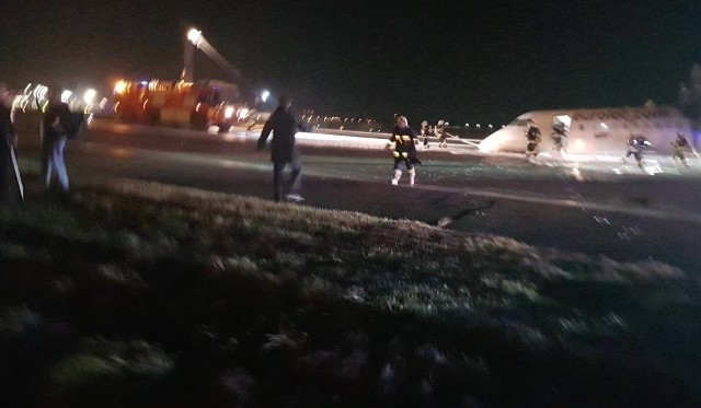 Samolot, który w środę wieczorem musiał awaryjnie lądować na warszawskim Okęciu, wcześniej uległ awarii w Pyrzowicach