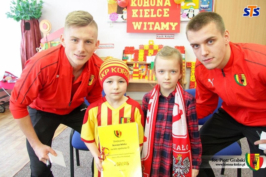 Piłkarze ekstraklasowej Korony Kielce - Jakub Osobiński i...