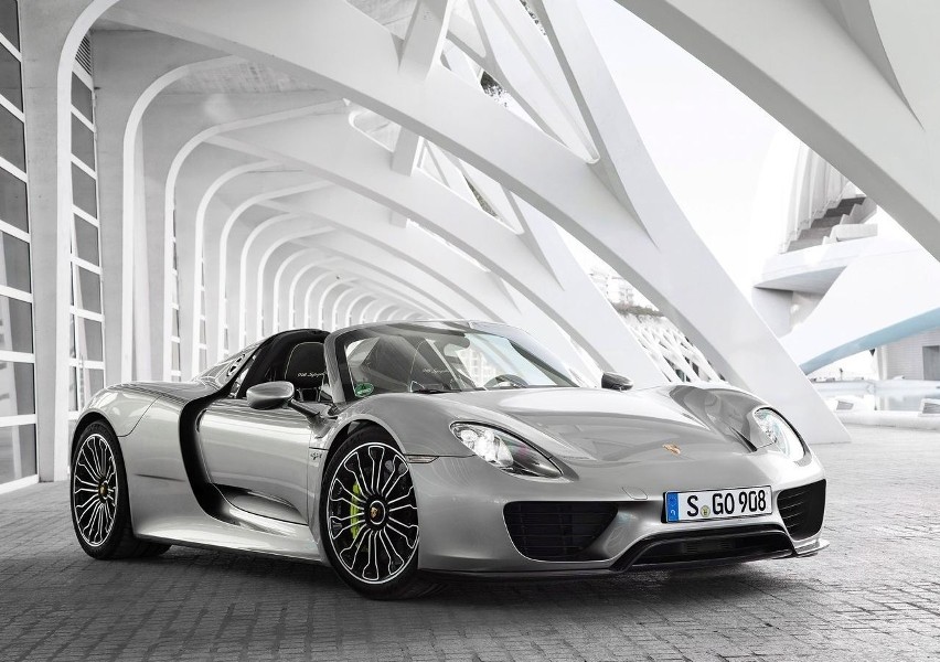 Porsche 918 Spyder - 2,6 s, 887 KM...