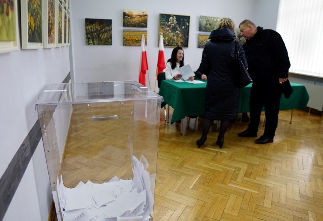 Prezydent Andrzej Duda podpisał nowelizację Kodeksu Wyborczego. Co sądzą na ten temat politycy?