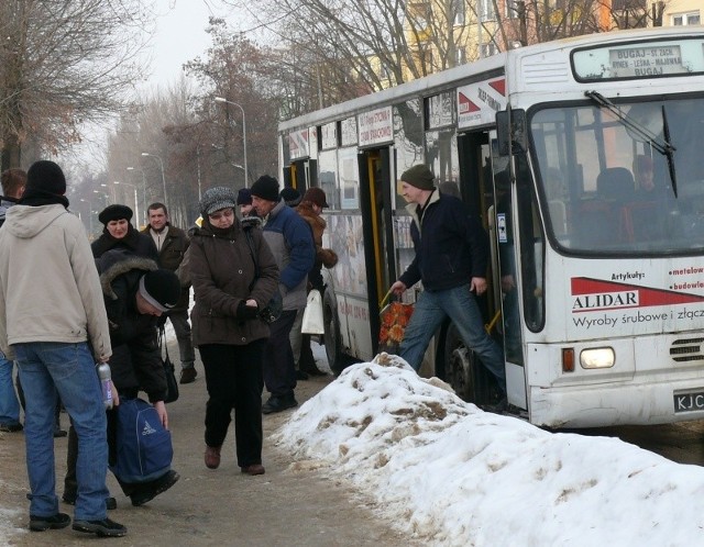 Przystanek przy ulicy Radomskiej. W ubiegły poniedziałek przed południem autobus linii "zero&#8221; o 9.41 dalej już nie pojechał.