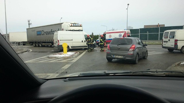 W Kosowie zderzyły się samochody ciężarowy z dostawczym.