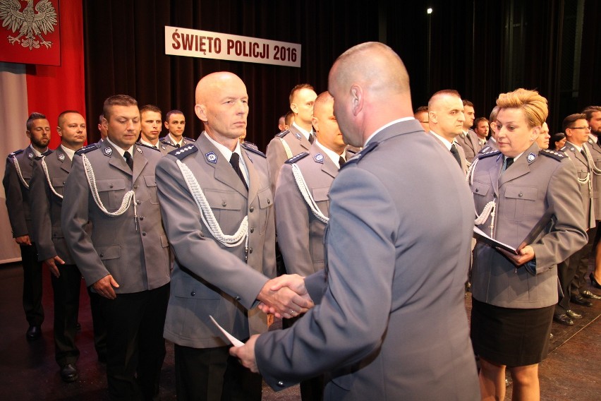 Święto Policji w Oświęcimiu. Policjanci otrzymali wyróżnienia i nominacje
