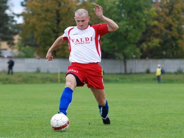 Honorowego gola dla MKS Stąporków strzelił Mariusz Arczewski.