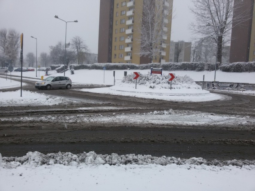 Trudne warunki panują na drogach w Wodzisławiu Śląskim