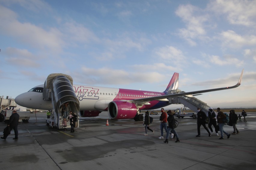 Inauguracyjny lot linii Wizz Air Eindhoven - Jasionka [ZDJĘCIA]