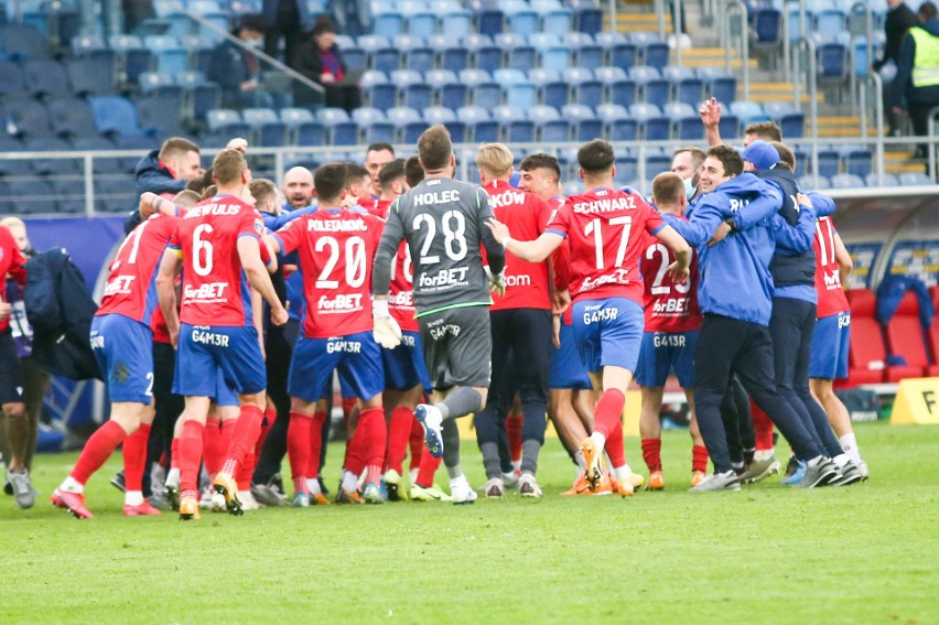 Piłkarze Rakowa Częstochowa wznieśli w Lublinie do góry Puchar Polski. Zobacz zdjęcia