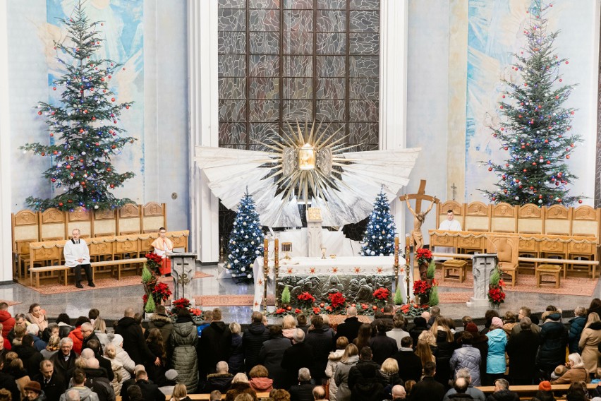 Czy w wigilię trzeba iść do kościoła na mszę? Jak będzie w tym roku, gdy 24 grudnia wypada w niedzielę? 