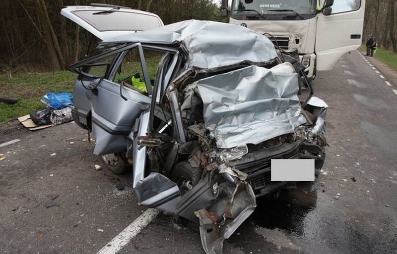 Knorydy. Wypadek tragiczny na dziewiętnastce. Rodzice nie żyją, półtoraroczne dziecko w stanie ciężkim (zdjęcia) 