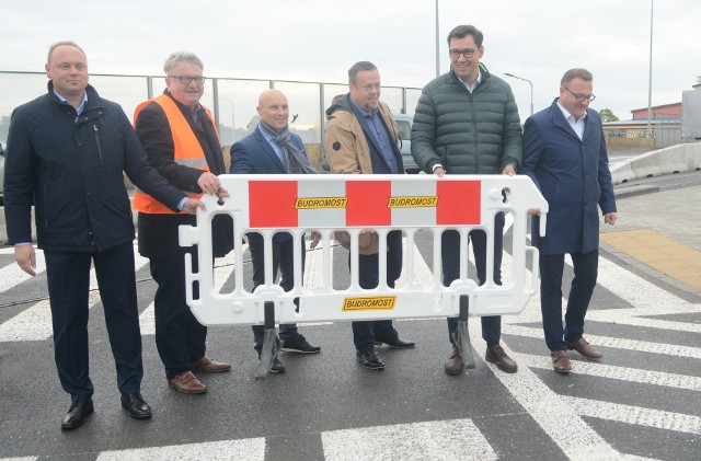 Łącznice kierujące ruch samochod&oacute;w na wiadukt na ulicy Słowackiego zostały oficjalnie otwarte.