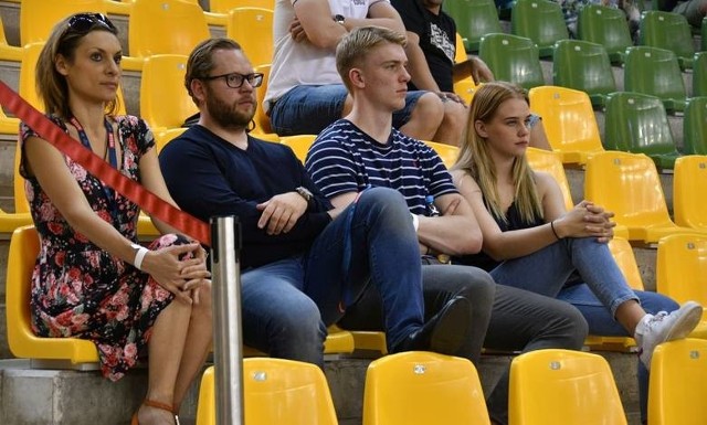 Haukur Thrastarson na trybunach Hali Legionów podczas meczu PGE VIVE Kielce - Stal Mielec 31 sierpnia 2019 roku.