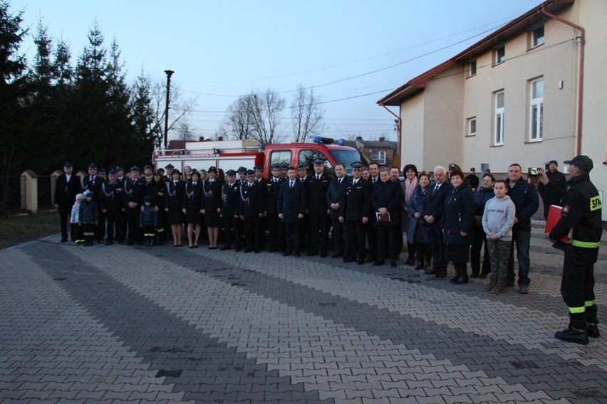Straż Pożarna w Moskorzewie dostała samochód bojowy. Wielu gości na uroczystym przekazaniu (ZDJĘCIA)