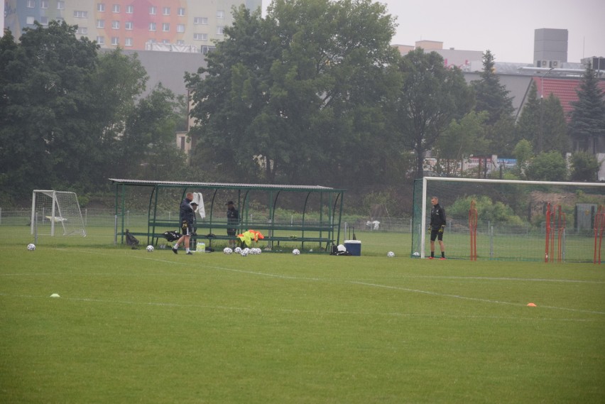 Fortuna 1 Liga. Środowy w strugach deszczu trening Radomiaka Radom przed sobotnim meczem ze Stalą w Mielcu ZDJĘCIA