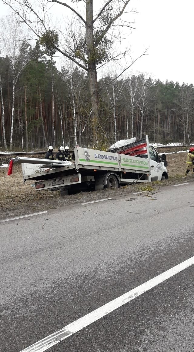 Białogrądy. Tragiczny wypadek na DK 65. Kierowca busa zginął na miejscu [ZDJĘCIA]