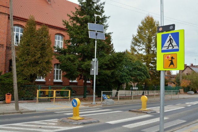 Tak wyglądają przejścia dla pieszych na ul. Wojska Polskiego w Sępólnie po przebudowie.