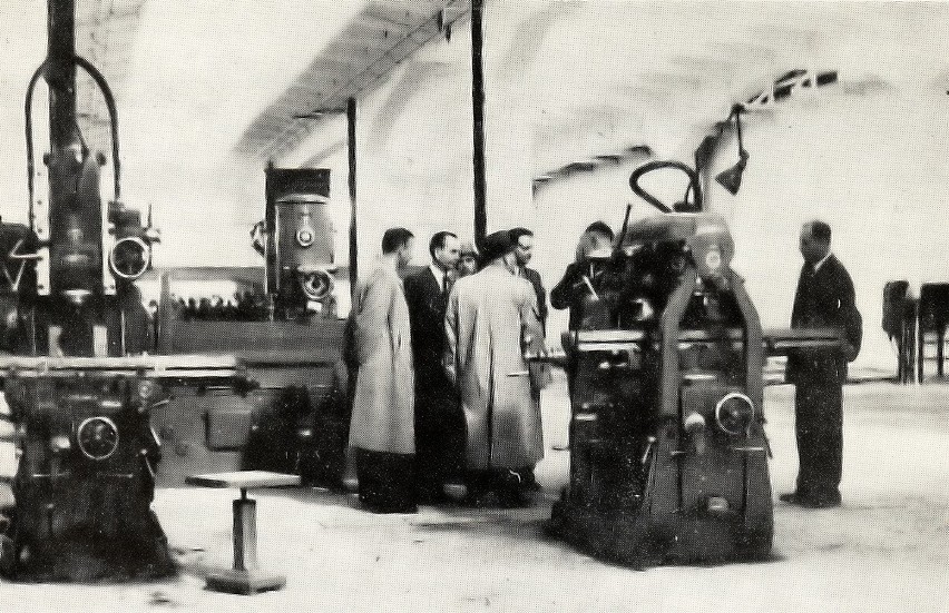 Zakłady PZWANN rozpoczęły produkcję 2 grudnia 1949 roku od...