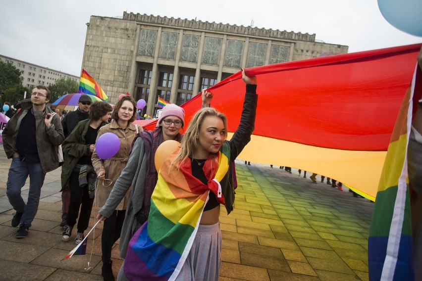 „Nie ma równości bez solidarności”. Marsz Równości w Krakowie [ZDJĘCIA, WIDEO]