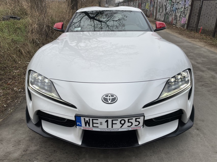 W chwili debiutu Toyota GR Supra była dostępna z jednym,...