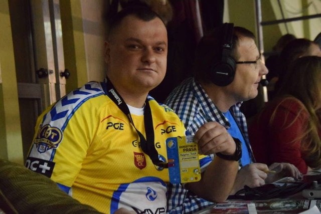 Przemysław Durlik wylicytował akredytację i mecz PGE VIVE Kielce - Orlen Wisła Płock obejrzał z trybuny prasowej Hali Legionów.