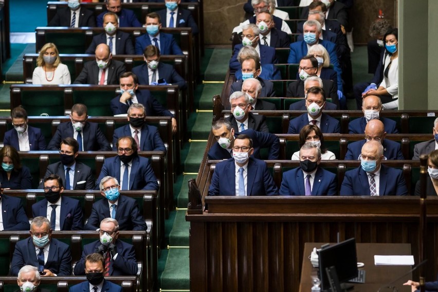 Politycy przegłosowali dla siebie w Sejmie...