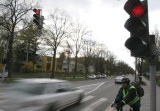 Kraków: Kierowcy się skarżą - nowe światła utrudniają jazdę [video]