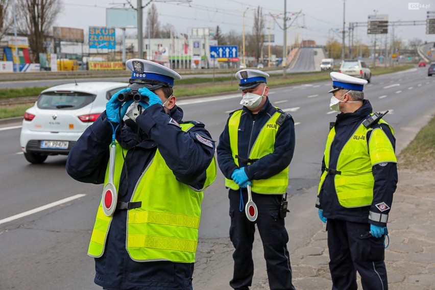Szczecin. Policja i żandarmeria kontrolują kierowców. Patrole także w parkach i na ulicach 