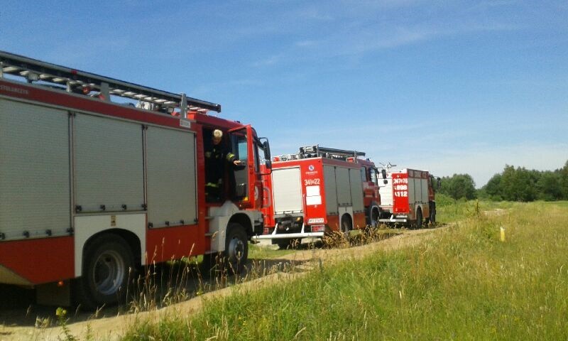 Olszewo-Borki. Bomba lotnicza znaleziona przy ulicy Promiennej. Saperzy zabrali niewybuch. Trzeba było ewakuować okolicznych mieszkańców