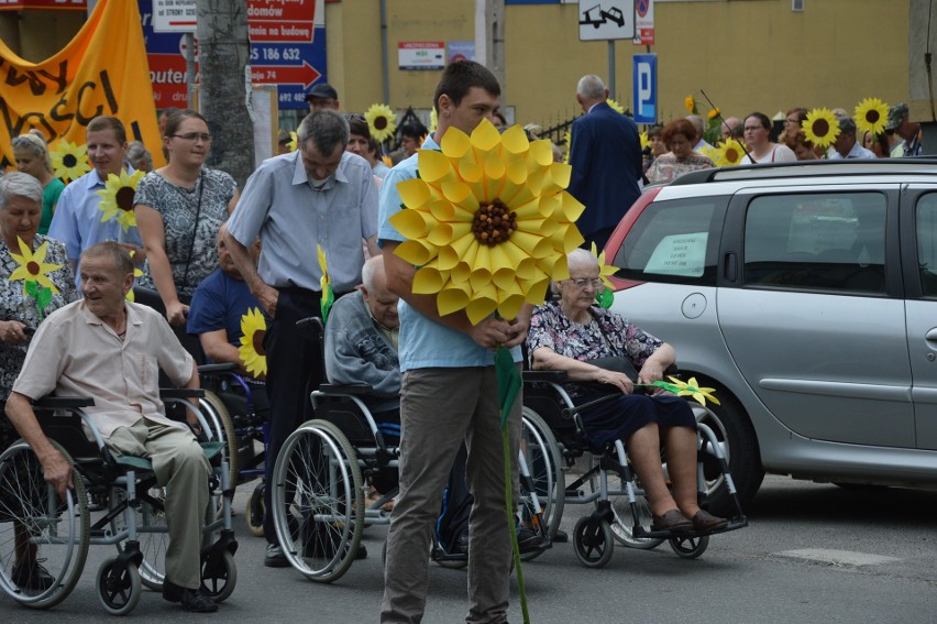 Proszowice. Ulicami przeszedł pierwszy marsz godności osób niepełnosprawnych