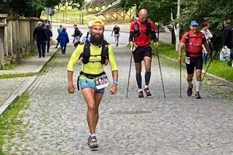 Tomasz Jezierski, wiking ze Skarżyska-Kamiennej, zaliczył niebotyczny dystans. Biegł prawie dwie doby bez przerwy!