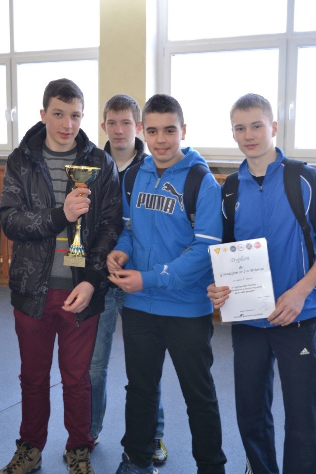W Gimnazjum nr 2 w Bytowie odbyły się gminne eliminacje turnieju "Bezpieczni w Ruchu Drogowym&#8221;. 