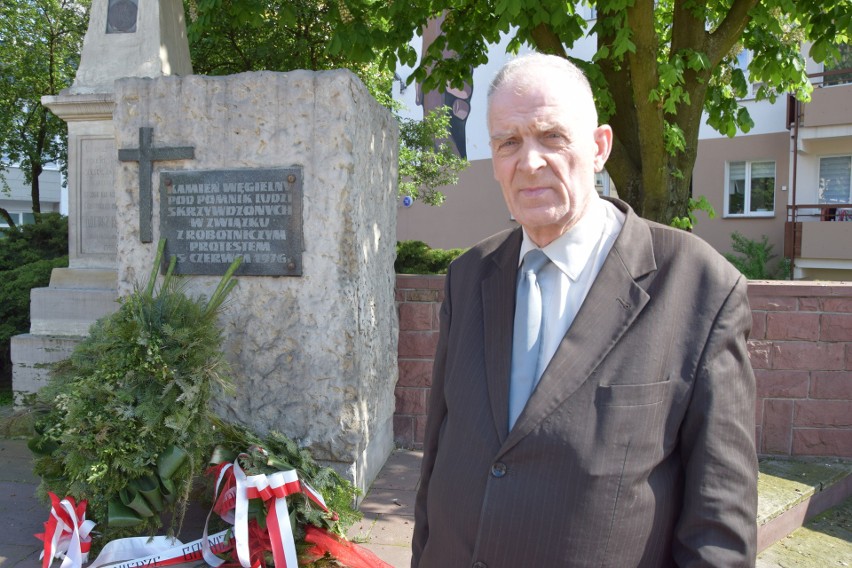 Bronisław Kawęcki jest zdania, że sam kamień jest pomnikiem.