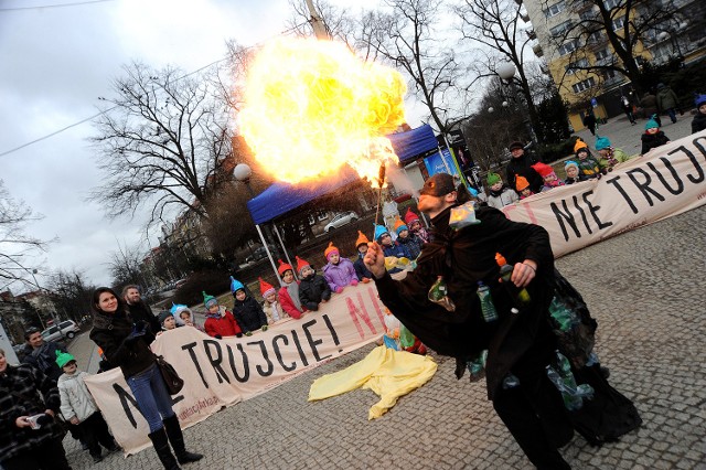 Przedszkolaki dzielnie brały udział w ogólnopolskiej kampanii "To nie krasnoludki palą śmieci".