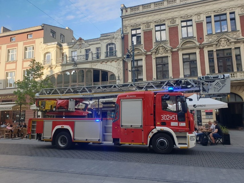 Pożar w restauracji na ul. Piotrkowskiej! Straż pożarna w akcji ZDJĘCIA