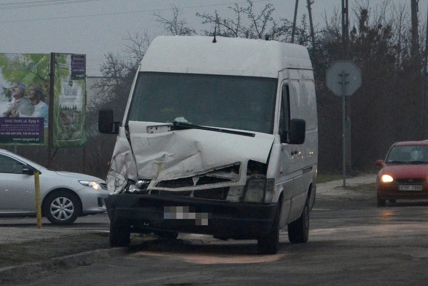 Na skrzyżowaniu ul. Telefonicznej z ul. Janosika tramwaj...