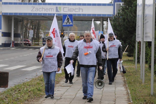 Bydgoszcz. Związkowcy i pracownicy protestują w obronie Zachemu i miejsc pracy 