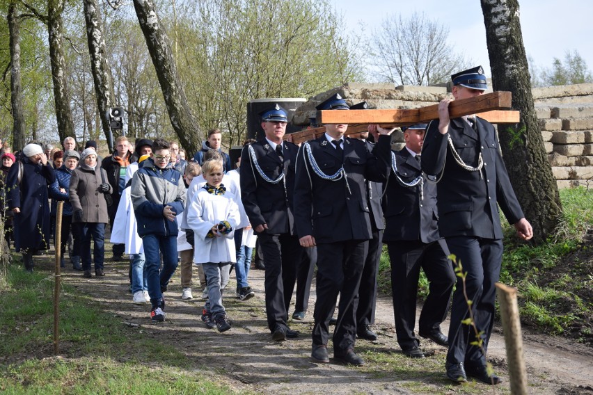 Droga Krzyżowa przeszła ulicami Pilicy ZDJĘCIA