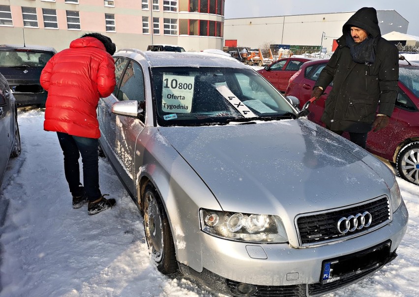 Sprzedaż samochodów na giełdzie na krakowskich Rybitwach