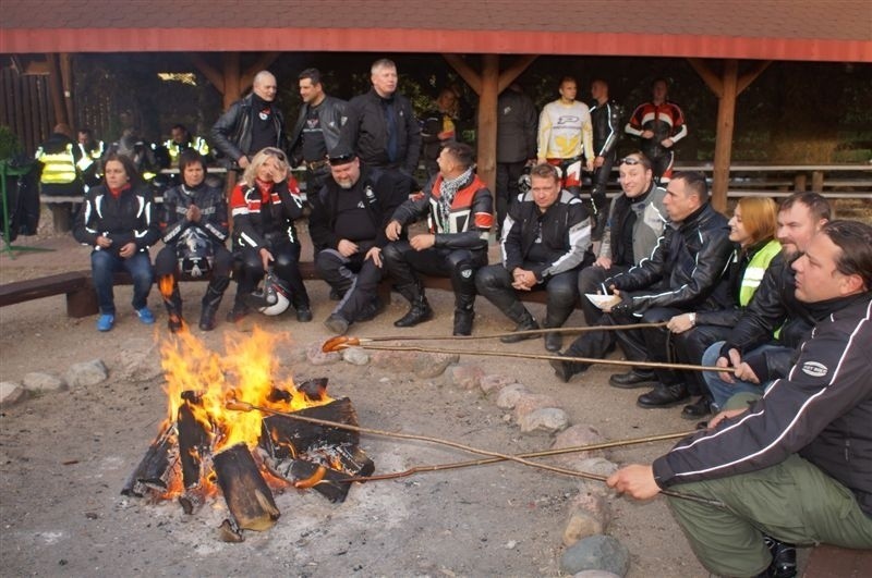 Motocykliści mogli odpocząć przy ognisku