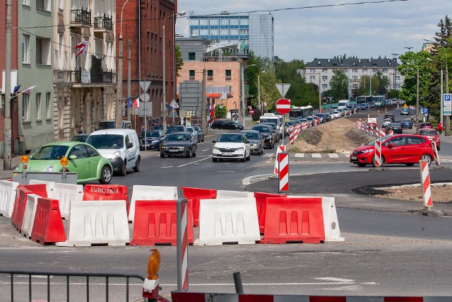 - Na rozpoczęte inwestycje pieniądze są - zapewnia Piotr Tomaszewski, skarbnik Bydgoszczy. Budowa linii tramwajowej na ul. Kujawskiej nie jest zagrożona. Pewne nie są nowe inwestycje