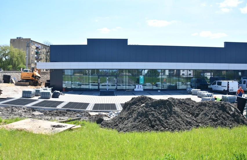 Plac budowy galerii handlowej w Pińczowie.
