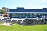 Budowa galerii handlowej w Pińczowie na finiszu. Zobacz zdjęcia