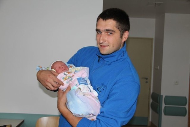 Syn Renaty i Sebastiana Szablak z Łysych urodził się 21 sierpnia. Ważył 4150g, mierzył 58cm. Na zdjęciu z tatą